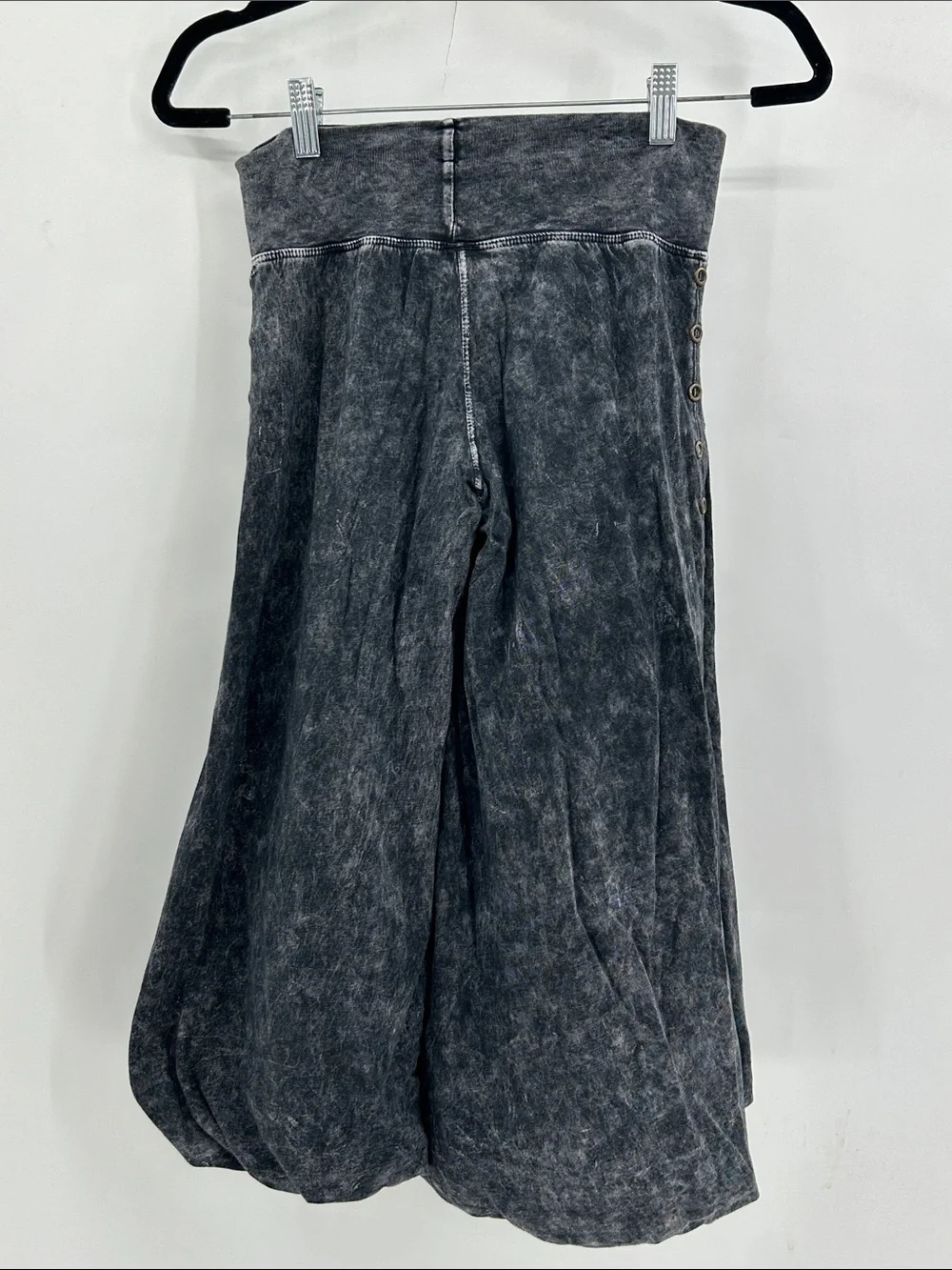 T PARTY Mineral Acid Wash Cropped Ballon Leg Leggings Size Small